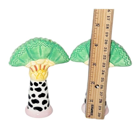 Vintage Palm Tree Salt And Pepper Shakers With Cow Print Tree Trunk 4.25" READ - Picture 9 of 9